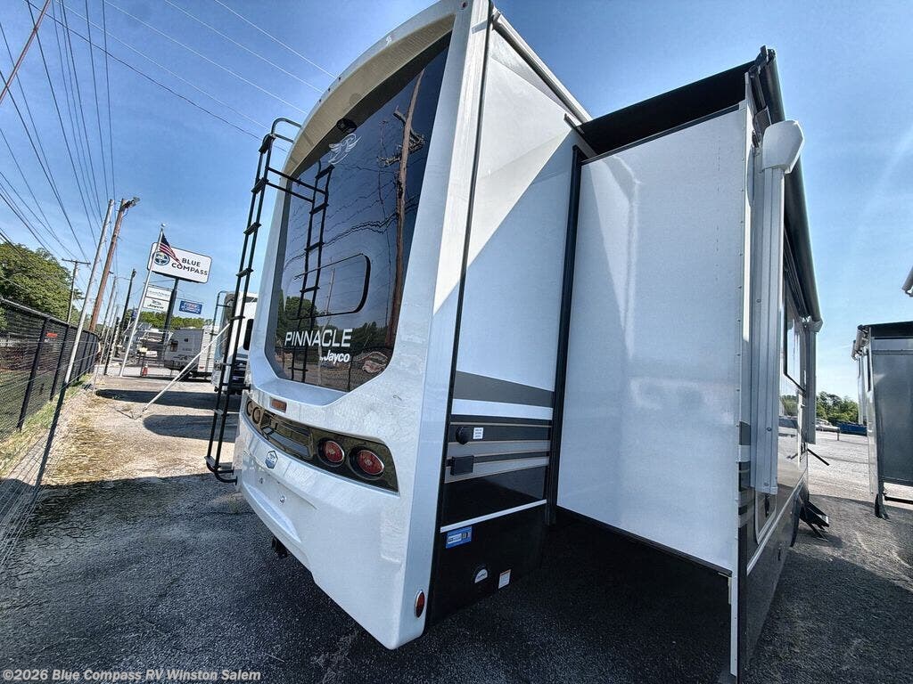 New 2026 Jayco Pinnacle 38FBRK available in Rural Hall, North Carolina