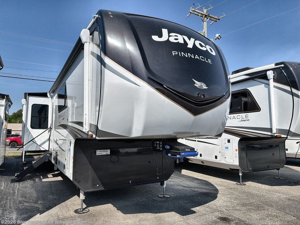 New 2026 Jayco Pinnacle 38FBRK available in Rural Hall, North Carolina