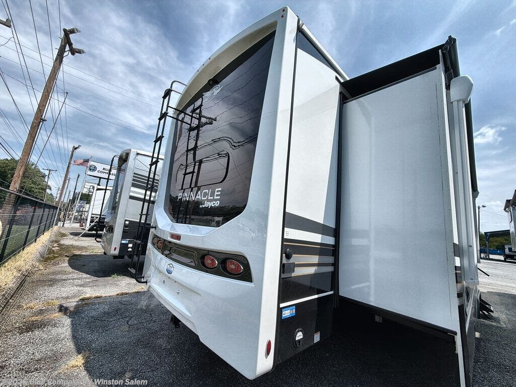 New 2027 Jayco Pinnacle 38FBRK available in Rural Hall, North Carolina