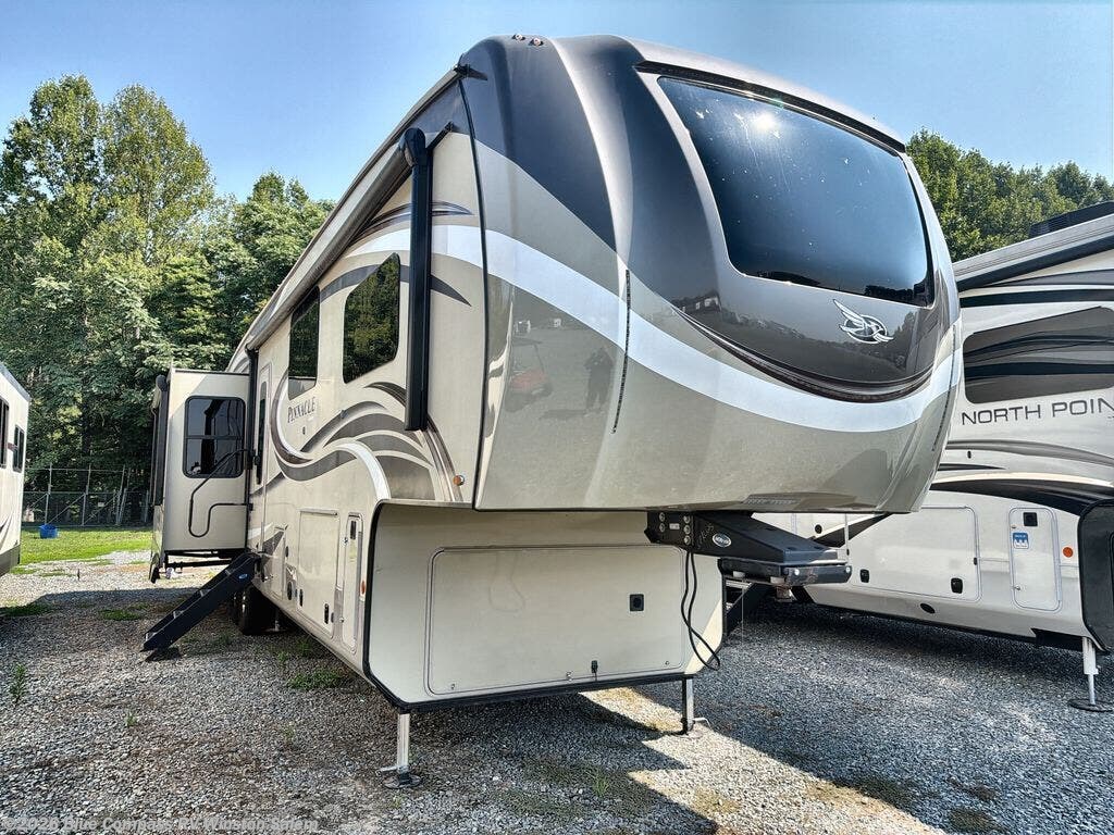 Used 2019 Jayco Pinnacle 37RLWS available in Rural Hall, North Carolina