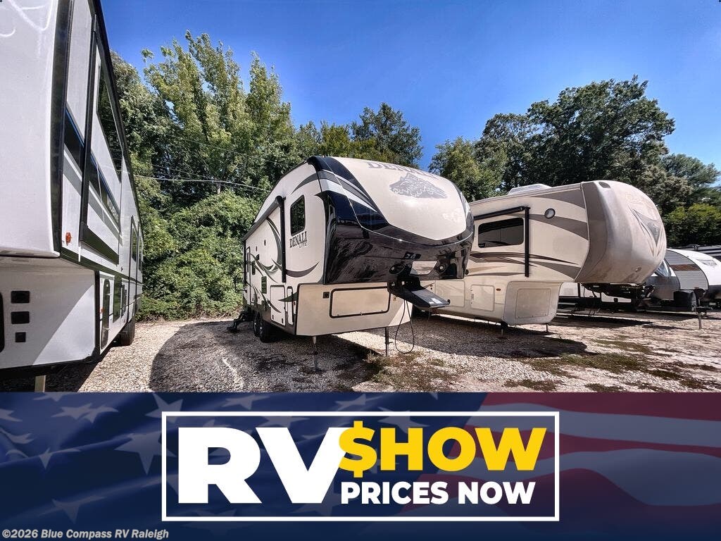 Used 2016  Dutchmen Denali Lite 2445RLX by Dutchmen from Blue Compass RV Raleigh in Raleigh, NC