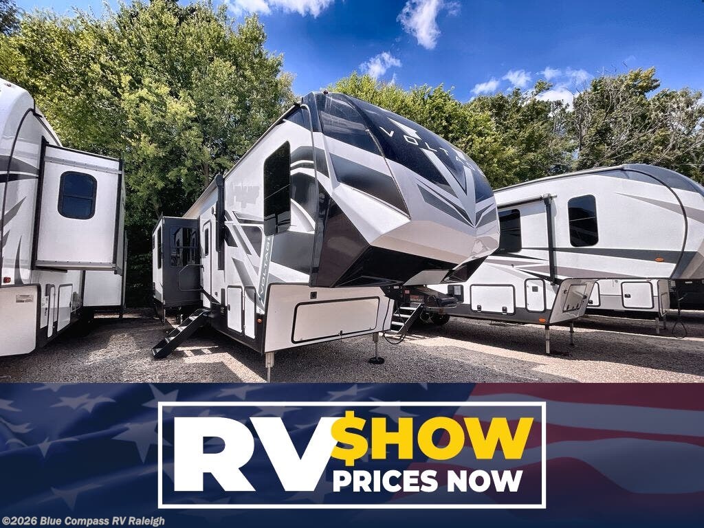 Used 2022  Dutchmen Voltage 4225 by Dutchmen from Blue Compass RV Raleigh in Raleigh, NC