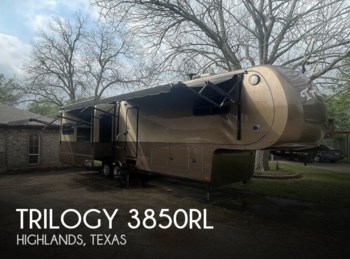 Used 2013 Dynamax Corp Trilogy 3850RL available in Highlands, Texas