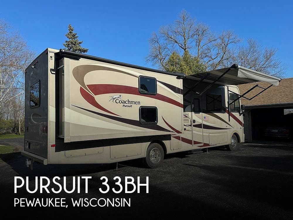 Used 2016 Coachmen Pursuit 33BH available in Pewaukee, Wisconsin
