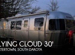 Used 2022 Airstream Flying Cloud 30FB Bunk available in Watertown, South Dakota