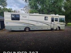 Used 2005 Fleetwood Bounder 39Z available in East Aurora, New York