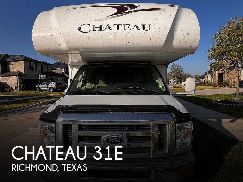 Used 2016  Thor Motor Coach Chateau 31E by Thor Motor Coach from Pop RVs in Richmond, TX