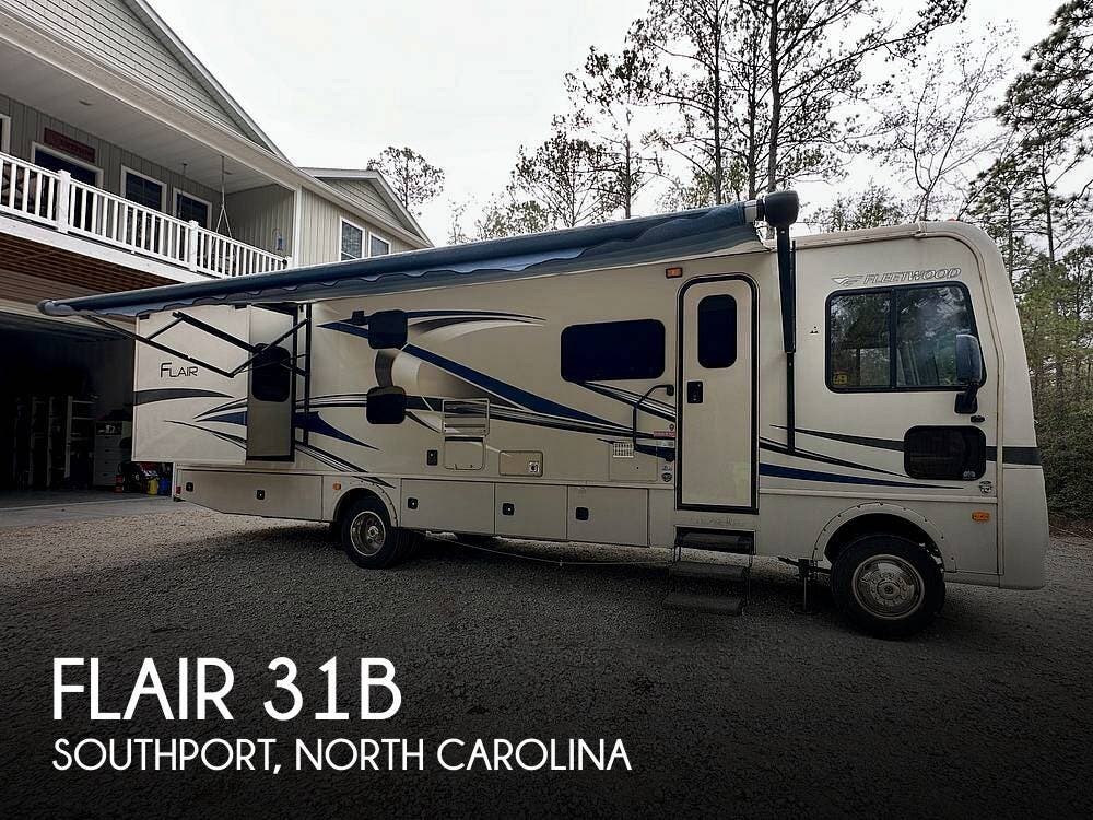 Used 2017  Fleetwood Flair 31B by Fleetwood from Pop RVs in Southport, NC
