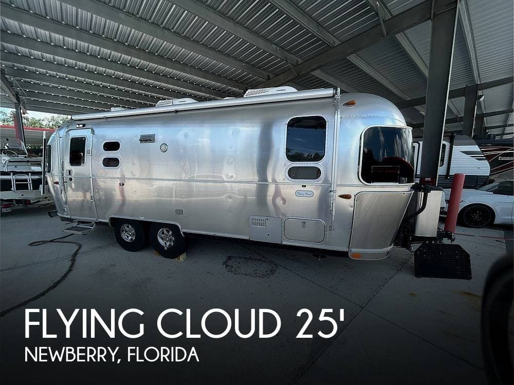 Used 2020 Airstream Flying Cloud 25FB Twin available in Newberry, Florida