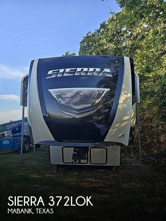 Used 2020 Forest River Sierra 372LOK available in Mabank, Texas
