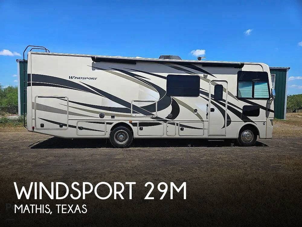 Used 2016 Thor Motor Coach Windsport 29M available in Mathis, Texas