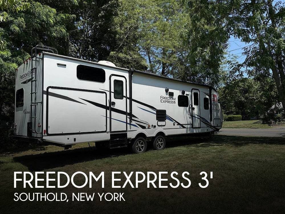 Used 2023 Coachmen Freedom Express 310BHDS available in Southold, New York