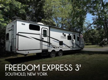 Used 2023 Coachmen Freedom Express 310BHDS available in Southold, New York