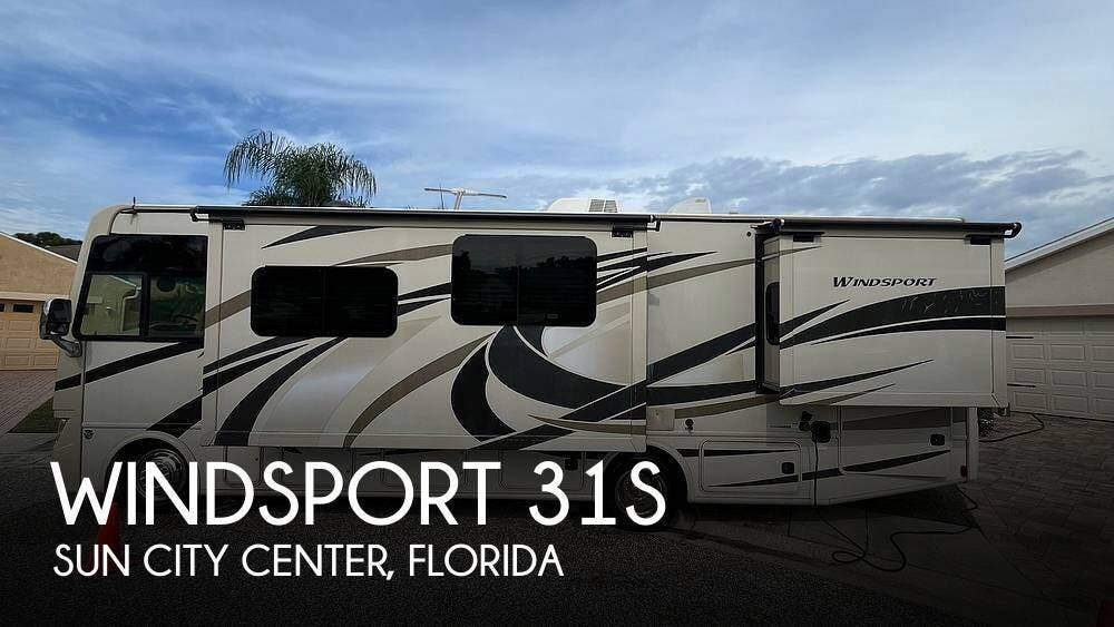 Used 2016 Thor Motor Coach Windsport 31S available in Sun City Center, Florida
