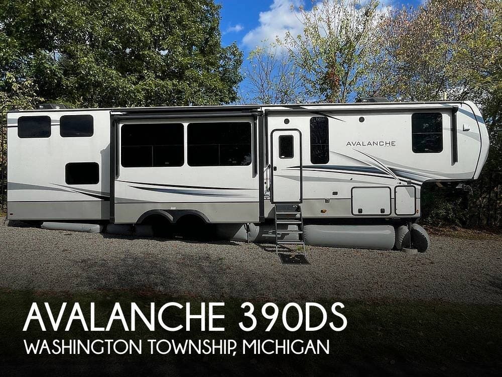 Used 2022 Keystone Avalanche 390DS available in Washington Township, Michigan