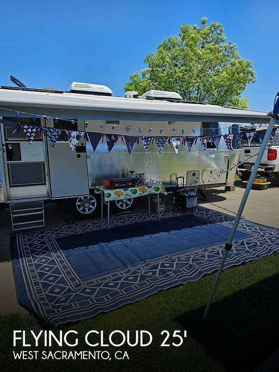Used 2021 Airstream Flying Cloud 25FB TWIN available in West Sacramento, California