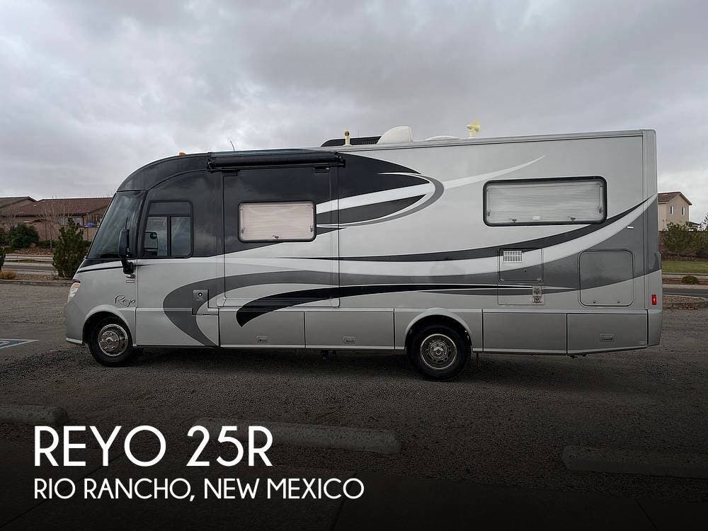 Used 2010 Itasca Reyo 25R available in Rio Rancho, New Mexico