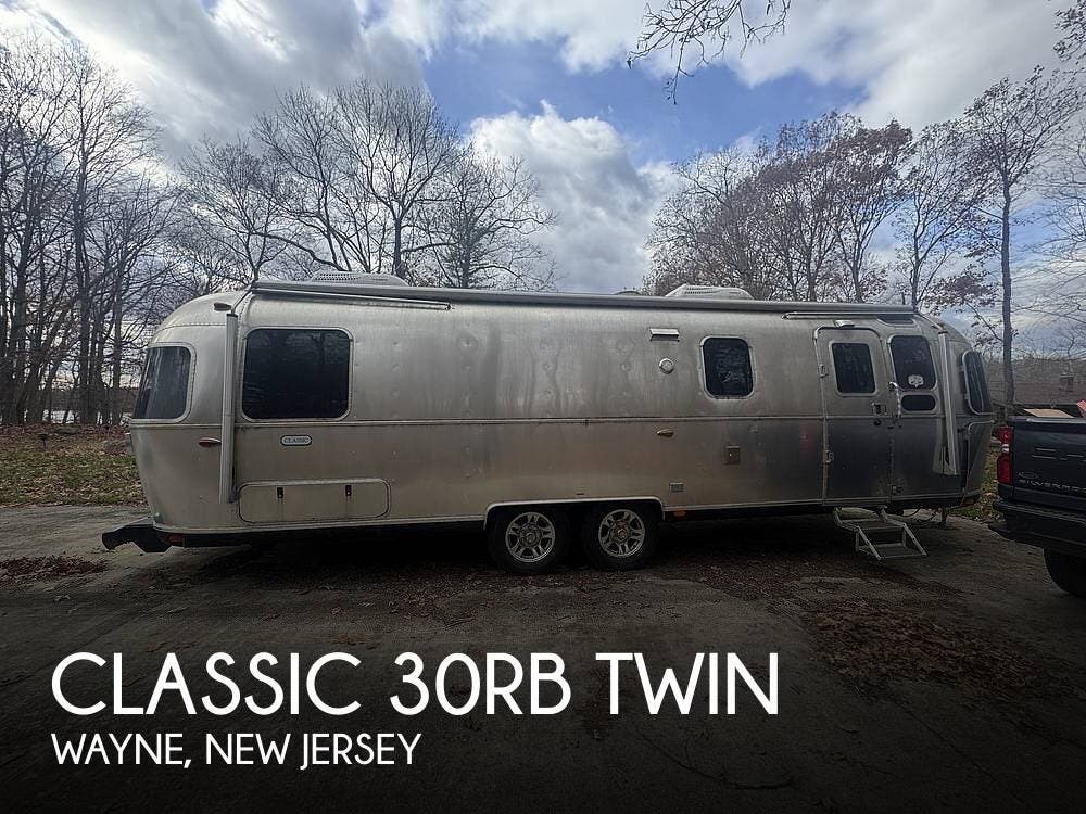 Used 2020 Airstream Classic 30RB Twin available in Wayne, New Jersey