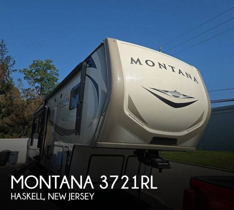 Used 2019 Keystone Montana 3721RL available in Haskell, New Jersey