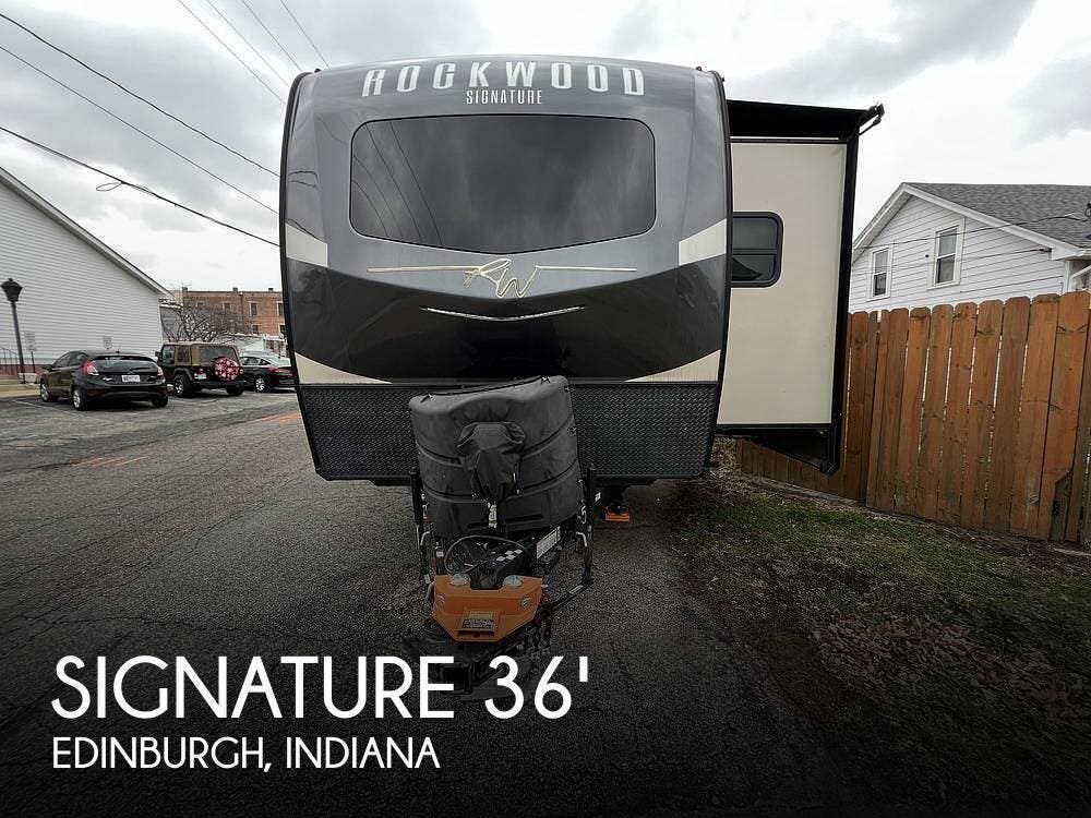 Used 2022 Rockwood  Signature Ultra 8336BH available in Edinburgh, Indiana