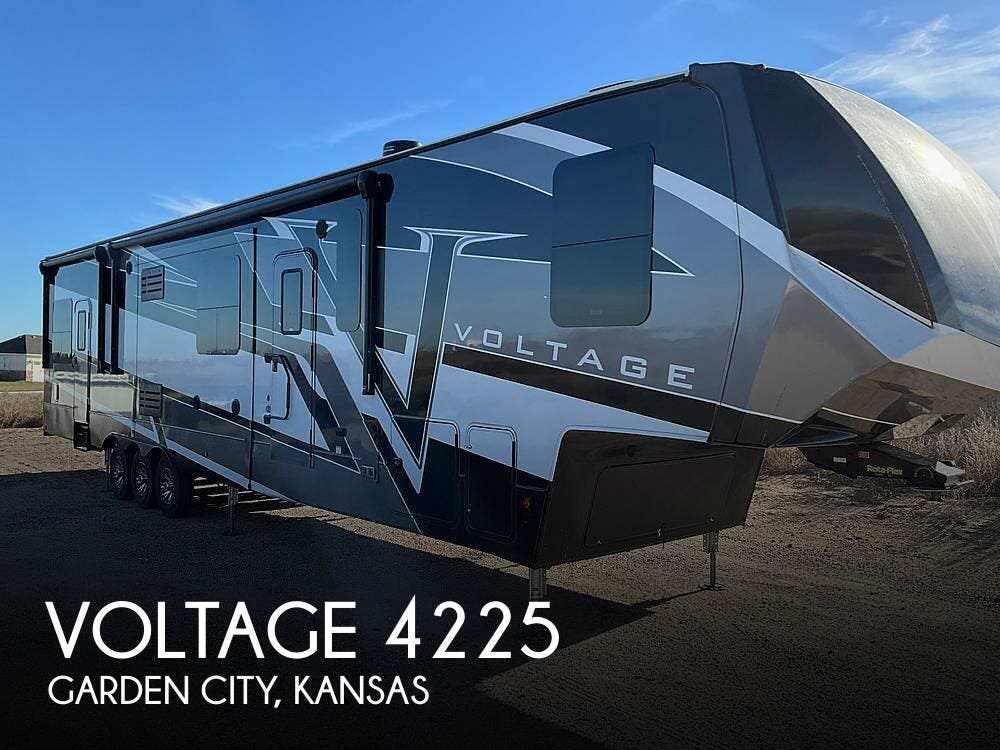 Used 2021 Dutchmen Voltage 4225 available in Garden City, Kansas