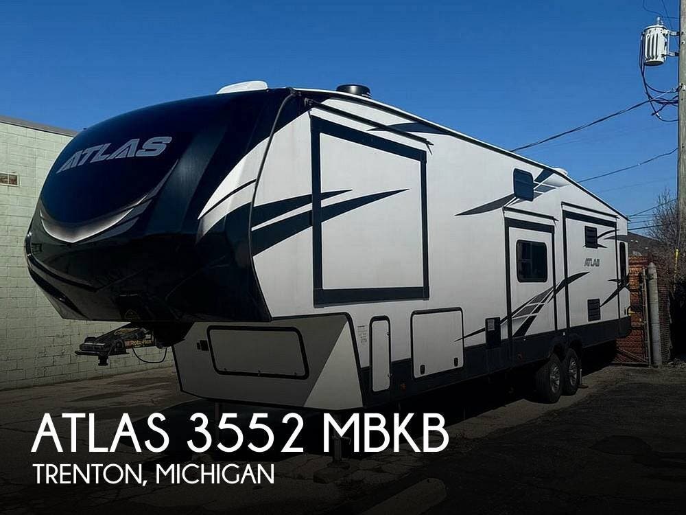 Used 2020 Dutchmen Atlas 3552 MBKB available in Trenton, Michigan