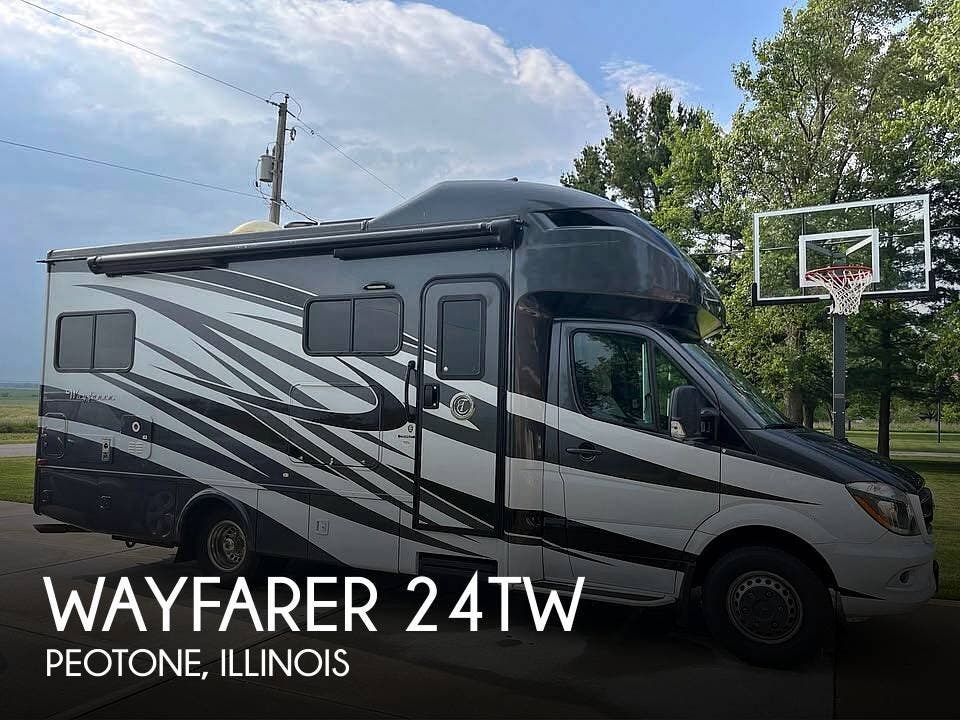 Used 2018 Tiffin Wayfarer 24TW available in Peotone, Illinois