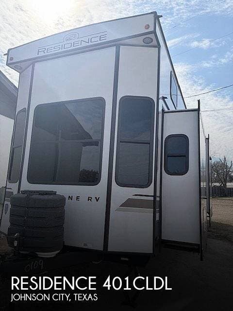 Used 2025 Keystone Residence 401CLDL available in Sarasota, Florida