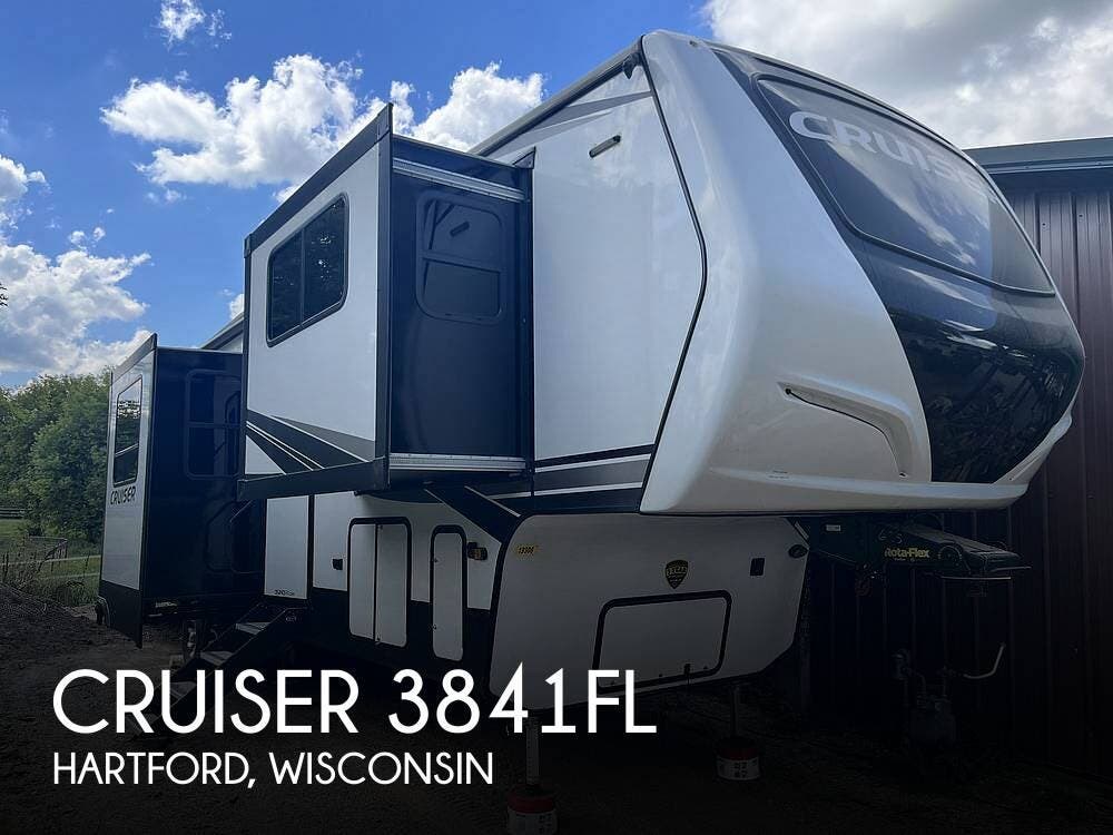 Used 2021  CrossRoads Cruiser 3841FL by CrossRoads from Pop RVs in Hartford, WI