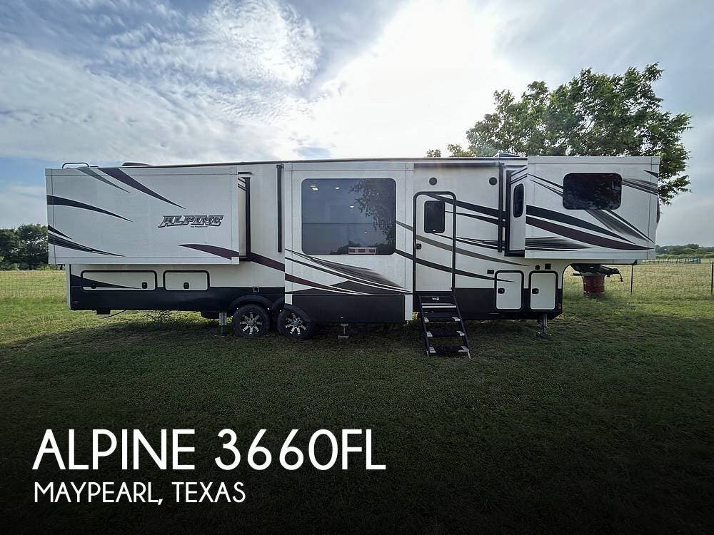 Used 2017 Keystone Alpine 3660FL available in Maypearl, Texas