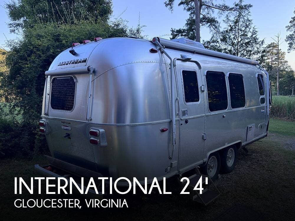 Used 2017  Airstream International Signature 23FB by Airstream from Pop RVs in Gloucester, VA