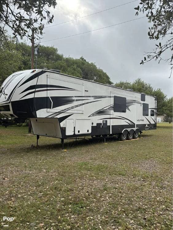 Used 2016 Dutchmen Voltage 3970 available in Inez, Texas
