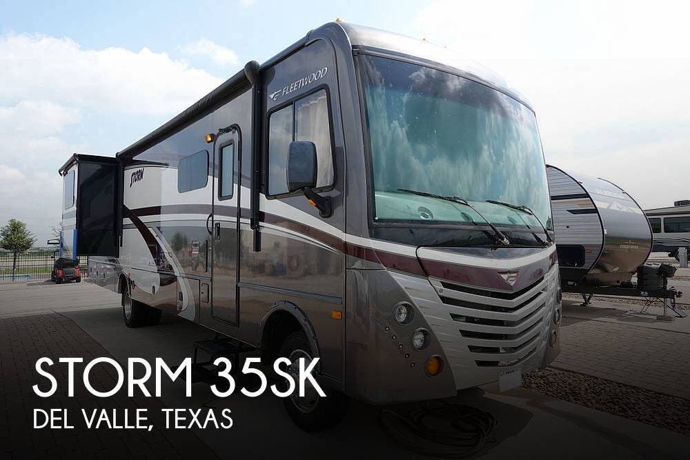Used 2016 Fleetwood Storm 35SK available in Del Valle, Texas