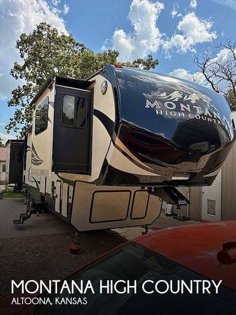 Used 2018 Keystone Montana High Country 37FL available in Altoona, Kansas