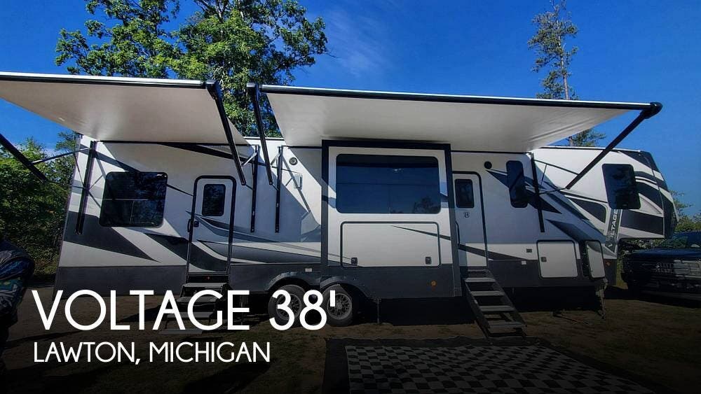 Used 2021 Dutchmen Voltage Toy Hauler Series M-3845 available in Lawton, Michigan