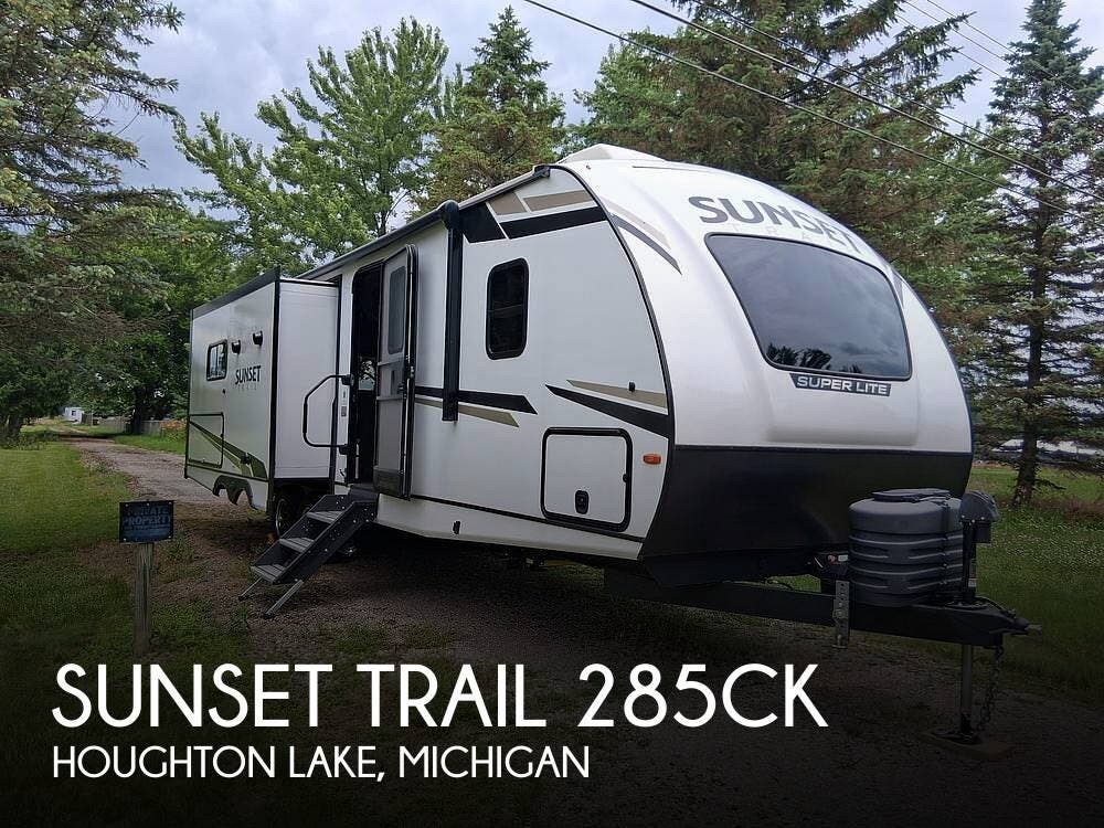 Used 2024  CrossRoads Sunset Trail 285CK by CrossRoads from Pop RVs in Houghton Lake, MI