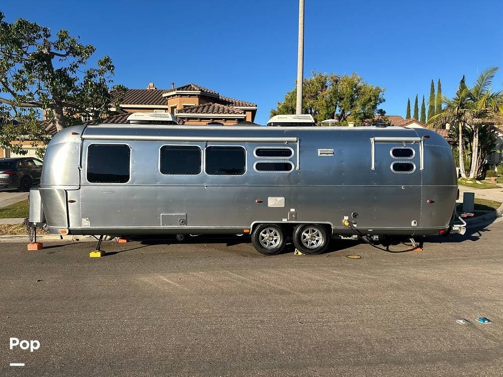 Used 2015 Airstream Flying Cloud 30FB Bunk available in Poway, California
