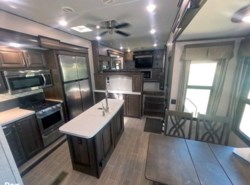 Used 2020 Keystone Avalanche 382FL available in Santa Clarita, California