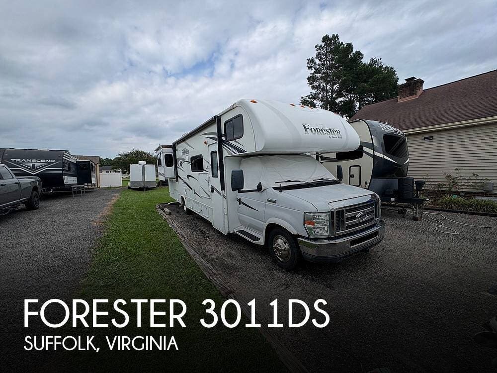Used 2014  Forest River Forester 3011DS by Forest River from Pop RVs in Suffolk, VA