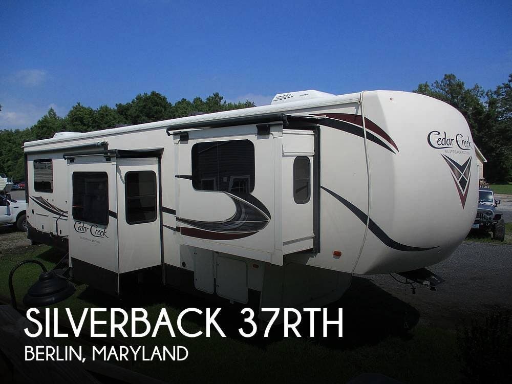 Used 2019  Forest River Cedar Creek 37RTH by Forest River from Pop RVs in Berlin, MD