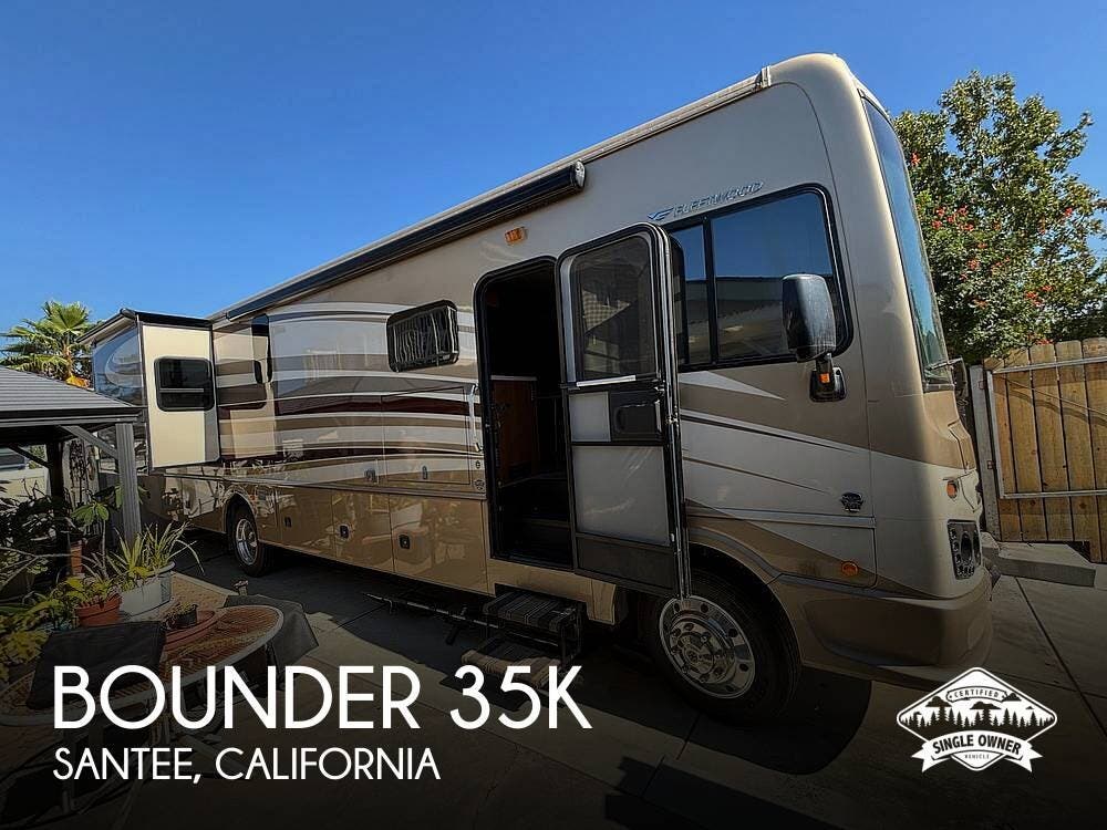 Used 2017  Fleetwood Bounder 35K by Fleetwood from Pop RVs in Santee, CA