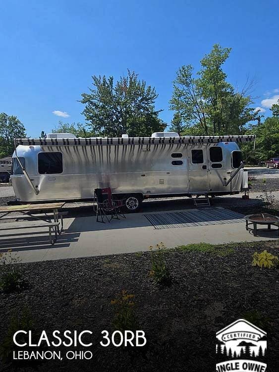 Used 2025  Airstream Classic 30RB by Airstream from Pop RVs in Lebanon, OH