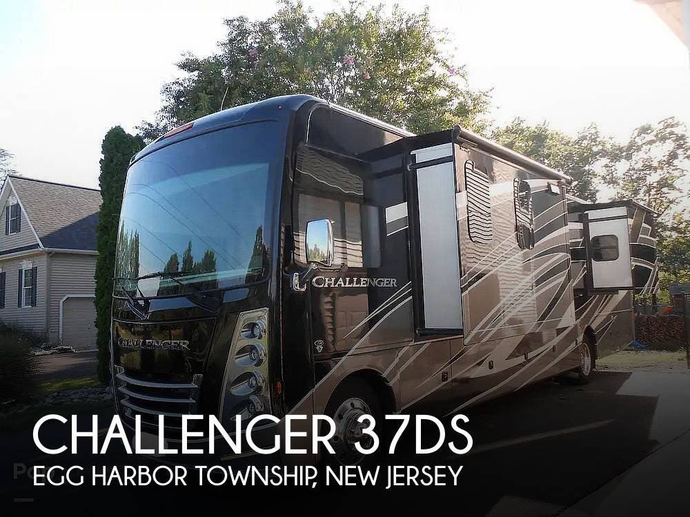 Used 2023  Thor Motor Coach Challenger 37DS by Thor Motor Coach from Pop RVs in Egg Harbor Township, NJ
