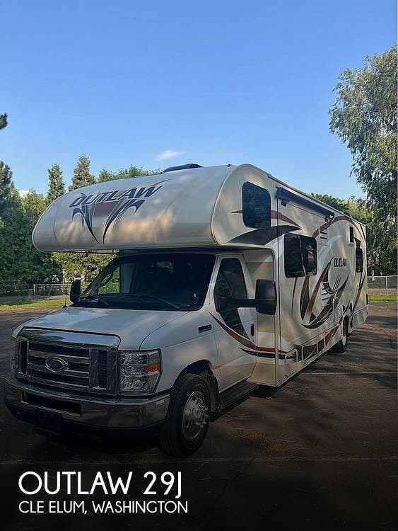Used 2019  Thor Motor Coach Outlaw 29j by Thor Motor Coach from Pop RVs in Cle Elum, WA