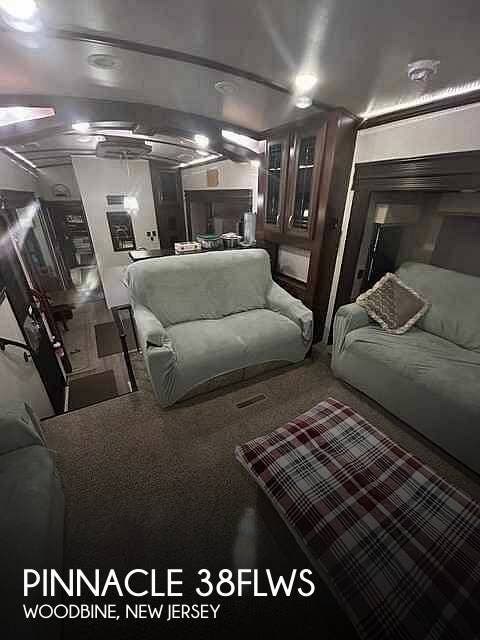 Used 2018  Jayco Pinnacle 38FLWS by Jayco from Pop RVs in Woodbine, NJ