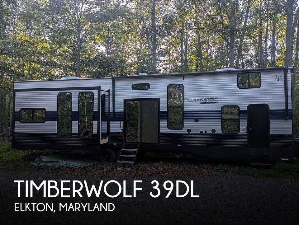 Used 2025  Cherokee  Timberwolf 39DL by Cherokee from Pop RVs in Elkton, MD