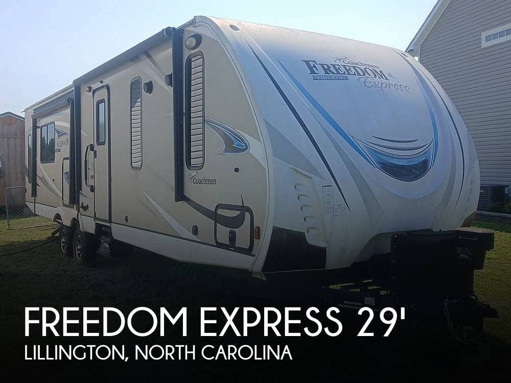 Used 2019  Coachmen Freedom Express 293RLDSLE by Coachmen from Pop RVs in Lillington, NC