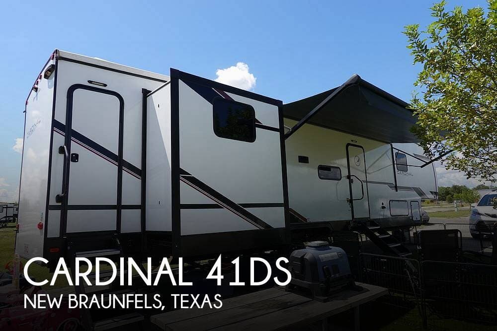 Used 2024  Forest River Cardinal 41DS by Forest River from Pop RVs in New Braunfels, TX