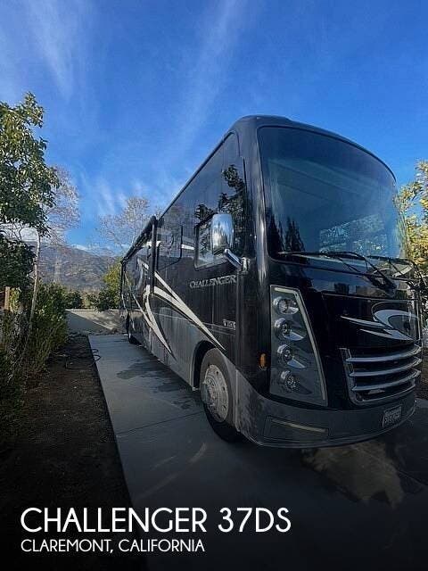 Used 2021  Thor Motor Coach Challenger 37DS by Thor Motor Coach from Pop RVs in Claremont, CA