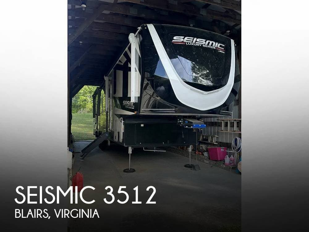 Used 2024  Jayco Seismic 3512 by Jayco from Pop RVs in Blairs, VA